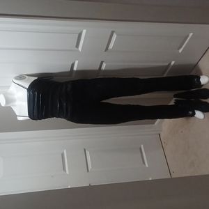 2 PC black lace pantsuit Size 8 top/6 pants
Approx. 28" waist, 33 1/2 inseam